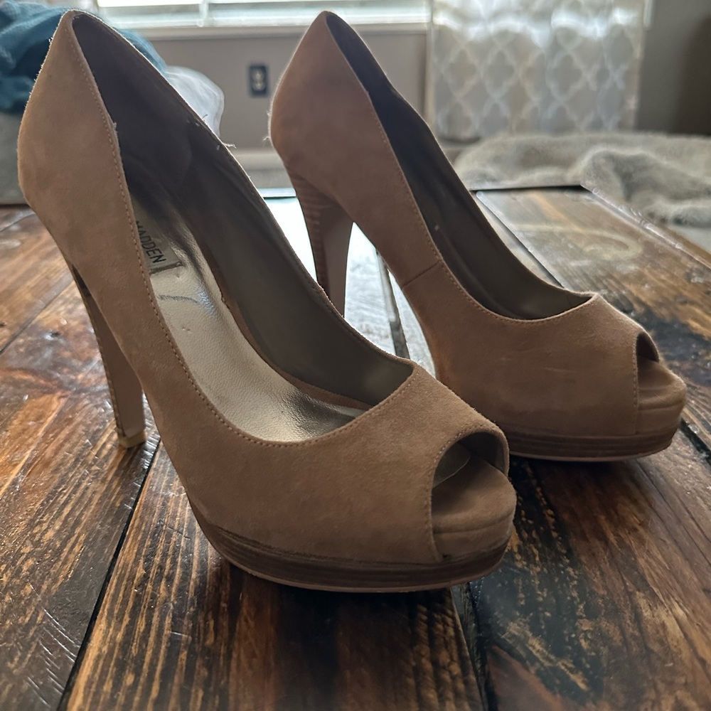 Steve Madden Suede Tan Peep-Toe Heels